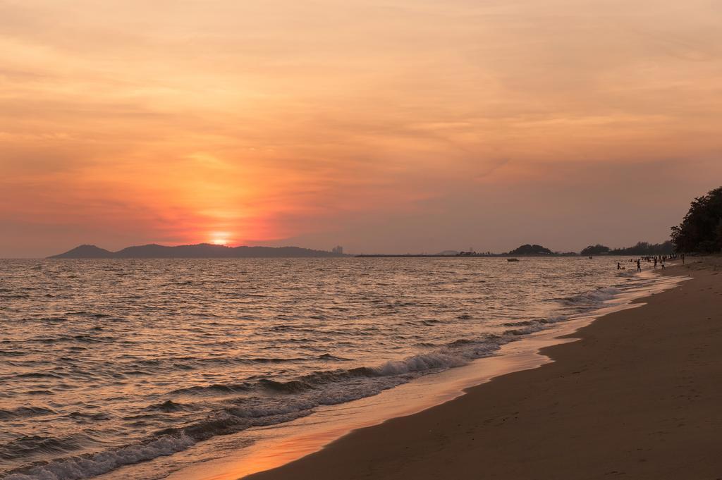 The Oriental Beach Resort Районг Экстерьер фото